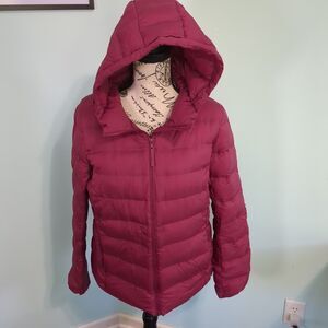 Uniqlo Ultra Light Down Puffer Jacket maroon Women medium